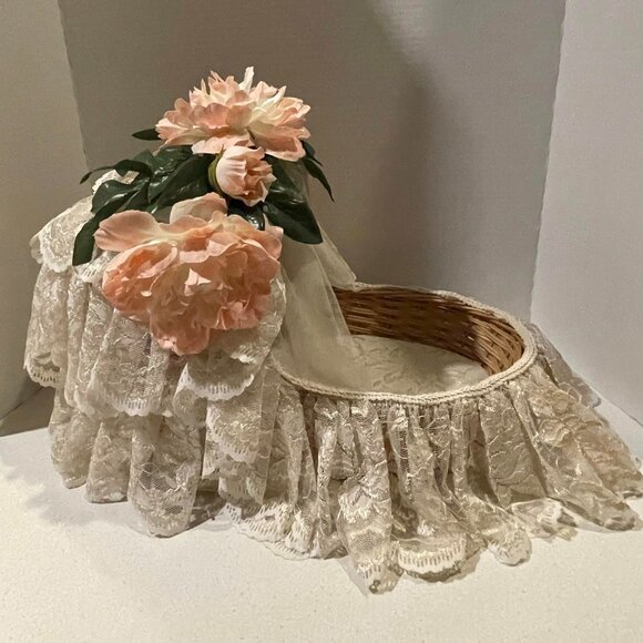 VTG 90s Handmade OAK Shabby Chic Cottagecore Wicker & White Lace Doll Bassinet - Picture 3 of 16